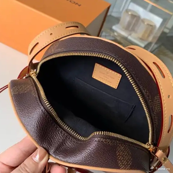 Affordable BOITE Louis Vuitton PETITE CHAPEAU 0505